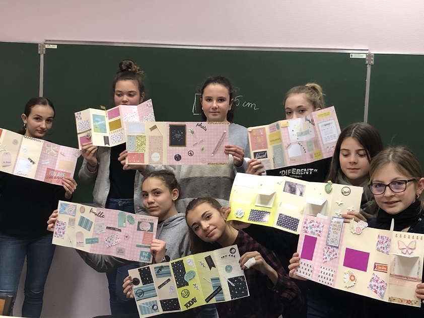 Un atelier scrapbooking au collège