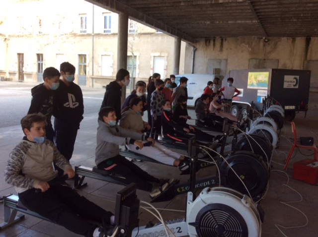 Activité aviron au collège