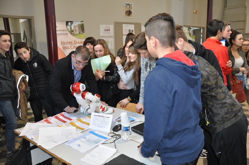 Des professionnels  à l'écoute des élèves