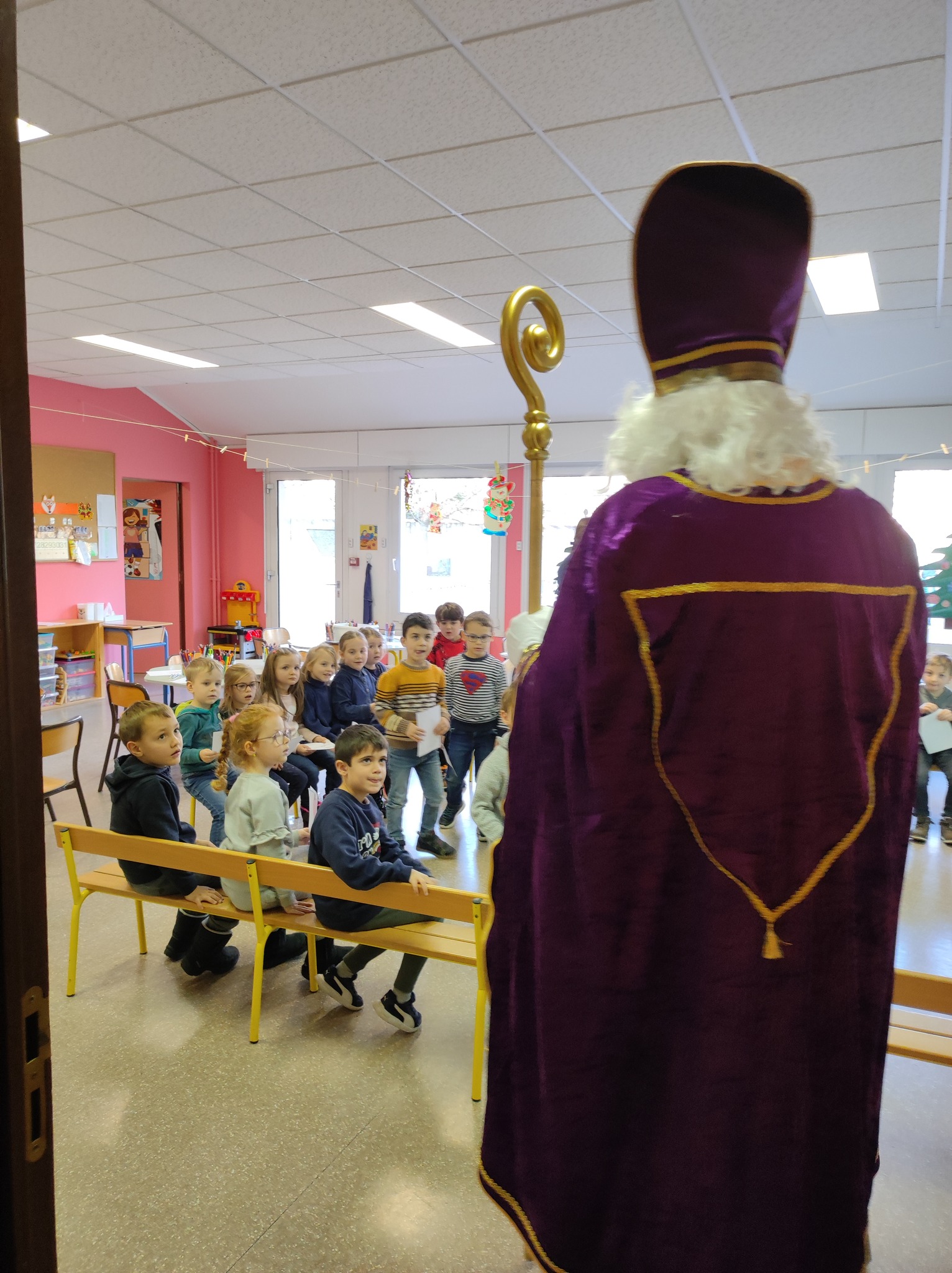 Passage du Saint Nicolas dans les classes de GS et CP