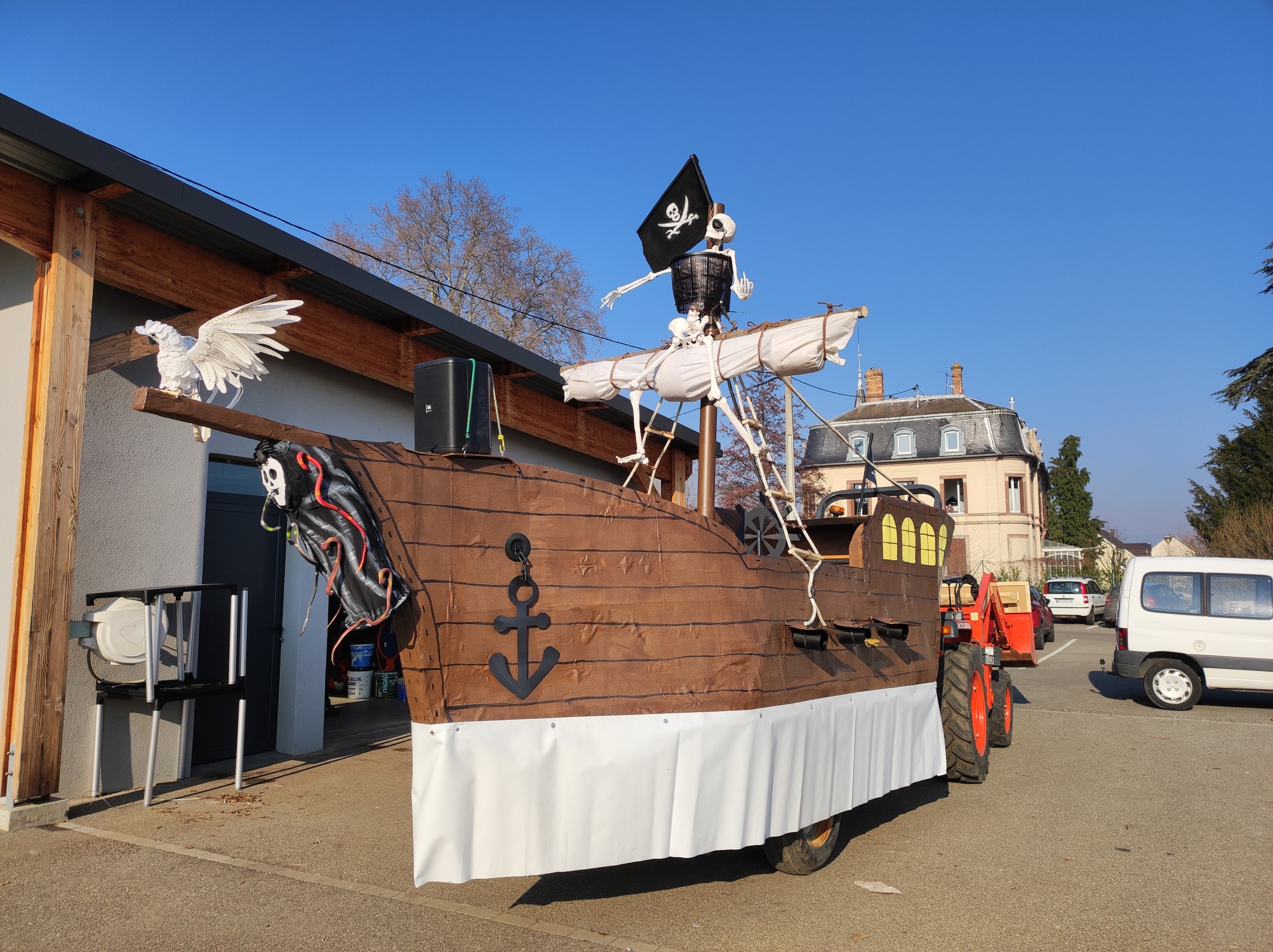 Carnaval sur le thème de la couleur à l'Institution Champagnat