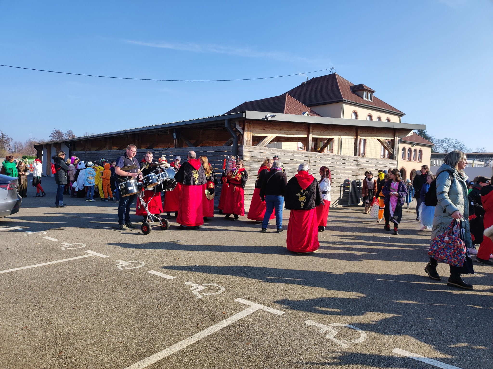 Carnaval haut en couleur suite et fin...