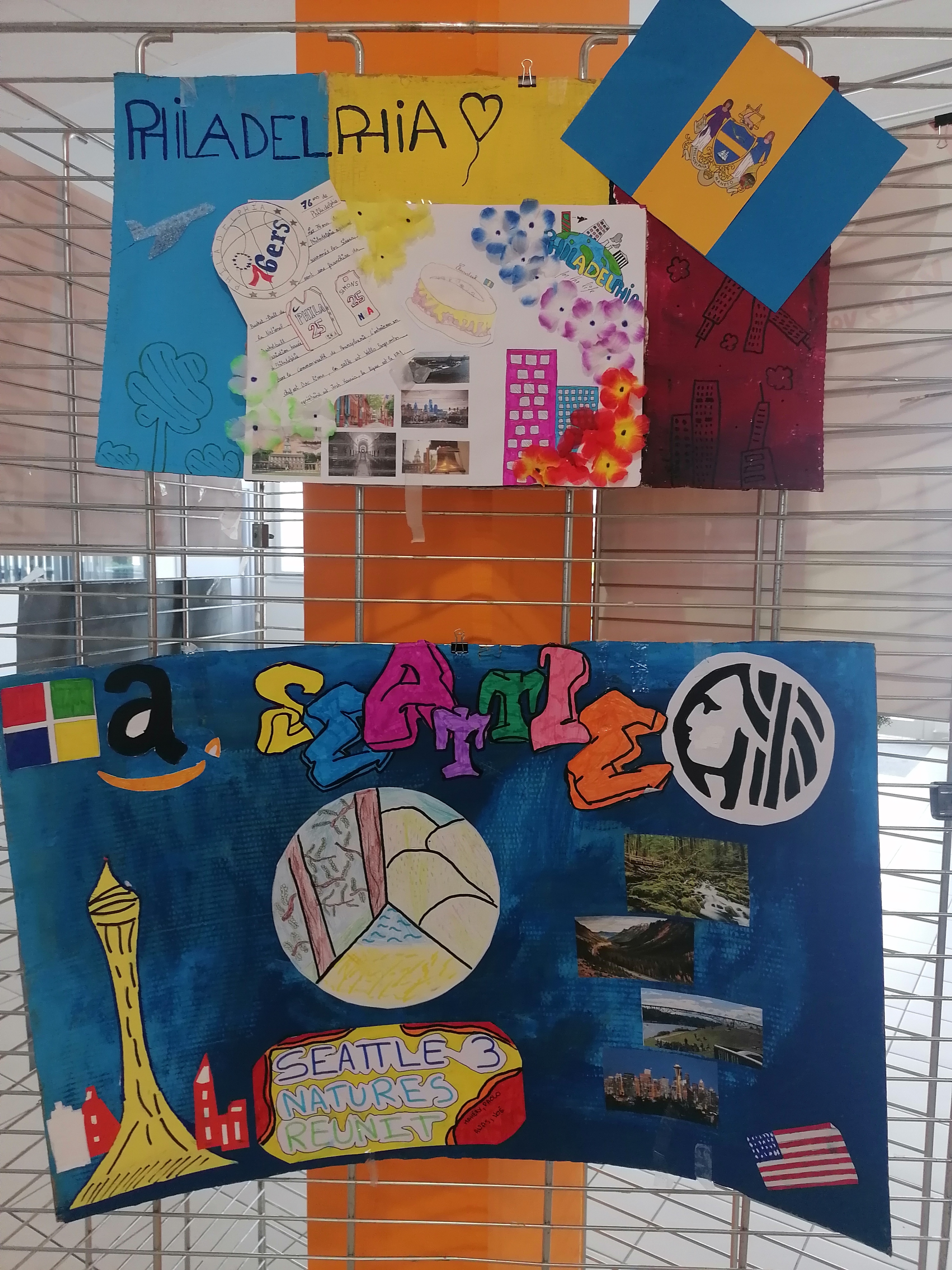 Exposition dans le Hall du Collège à proximité du C.D.I. "Paul Otlet"
