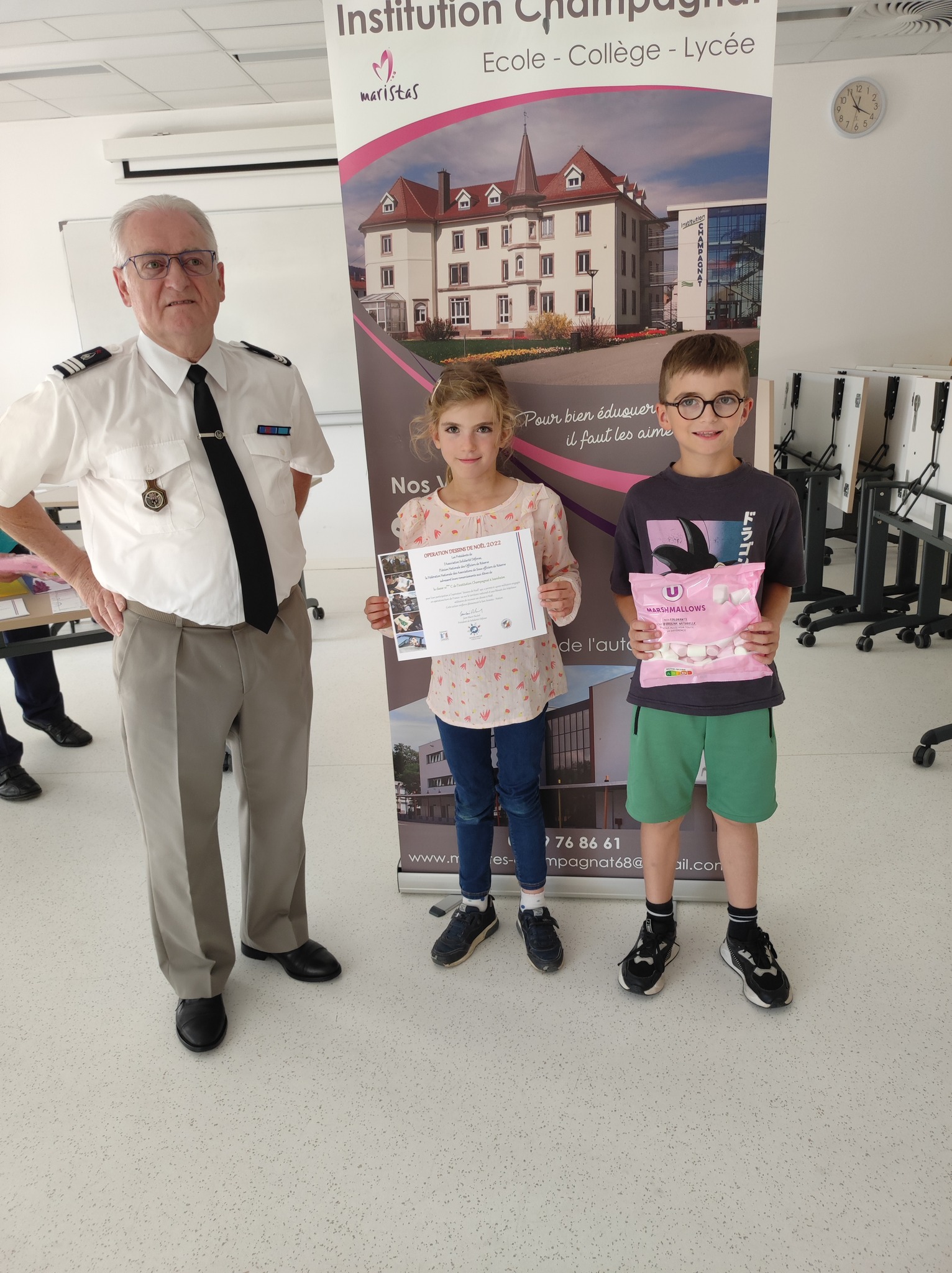 Remise de diplômes pour "l'opération dessin de Noël" (suite)