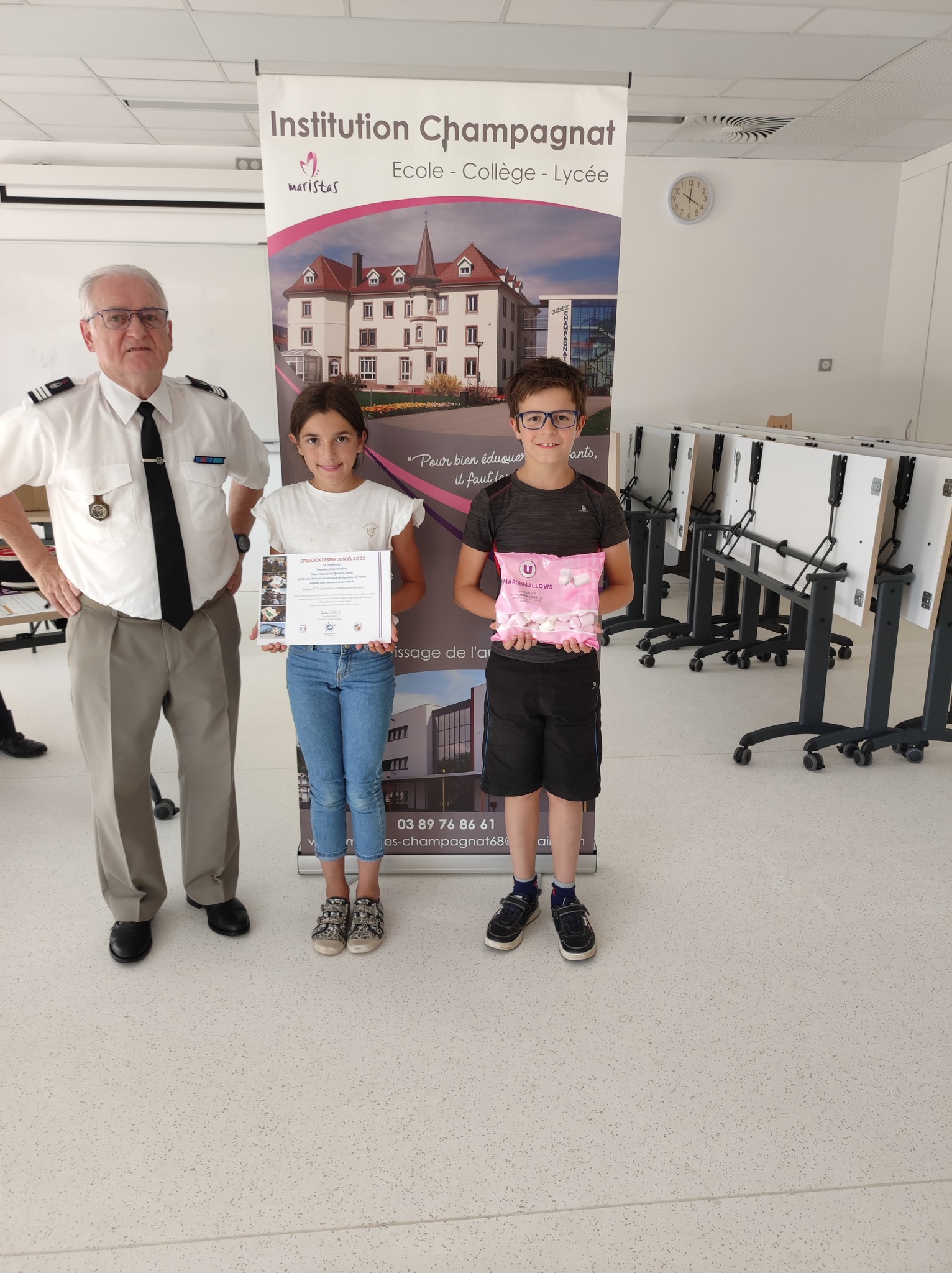 Remise de diplômes pour "l'opération dessin de Noël" (suite et fin)