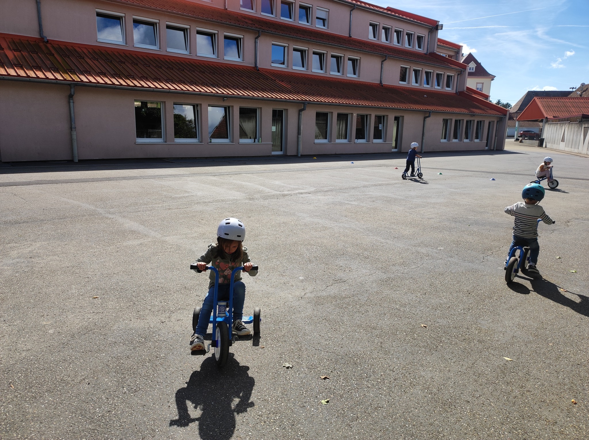Petits tours de vélo pour les élèves de GS