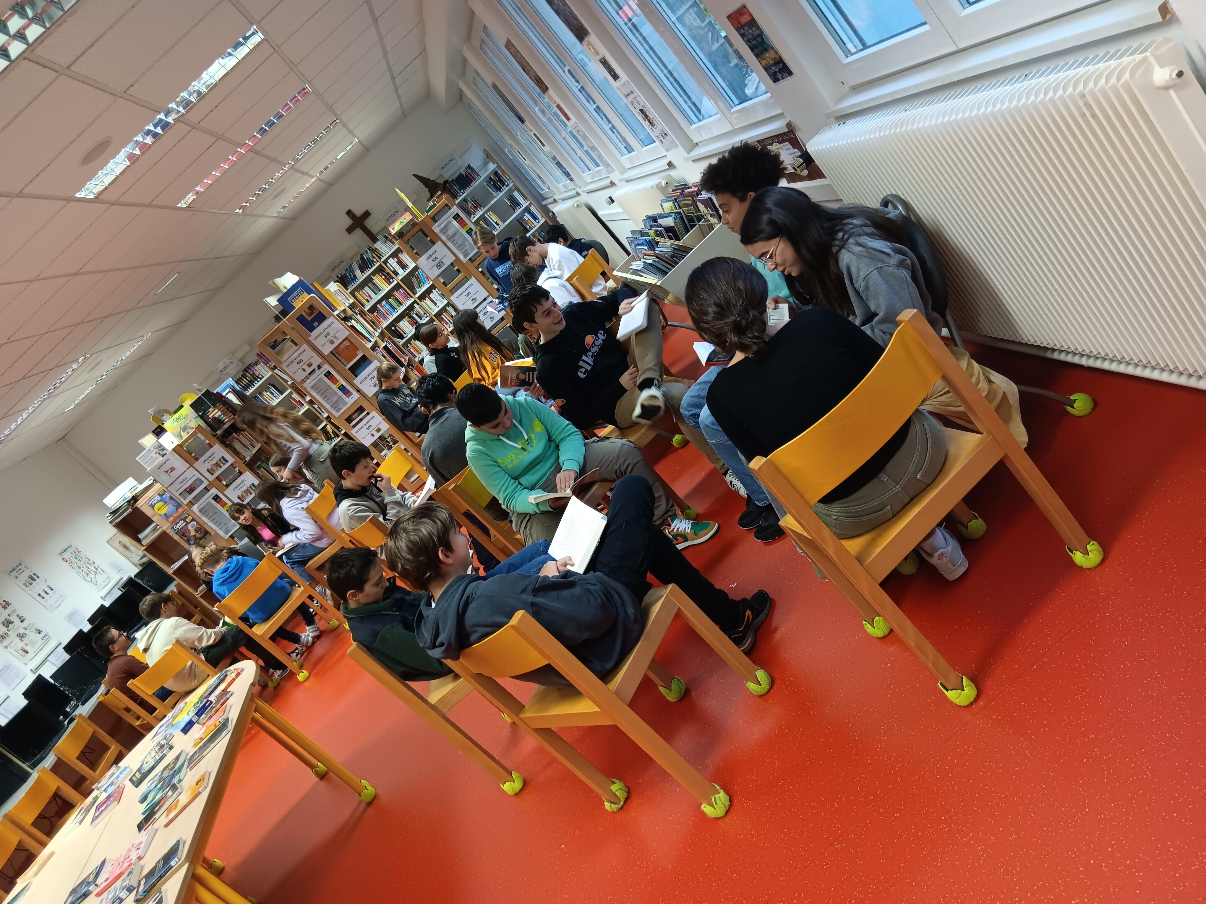 Recherche de romans au CDI pour les 5A et 5H