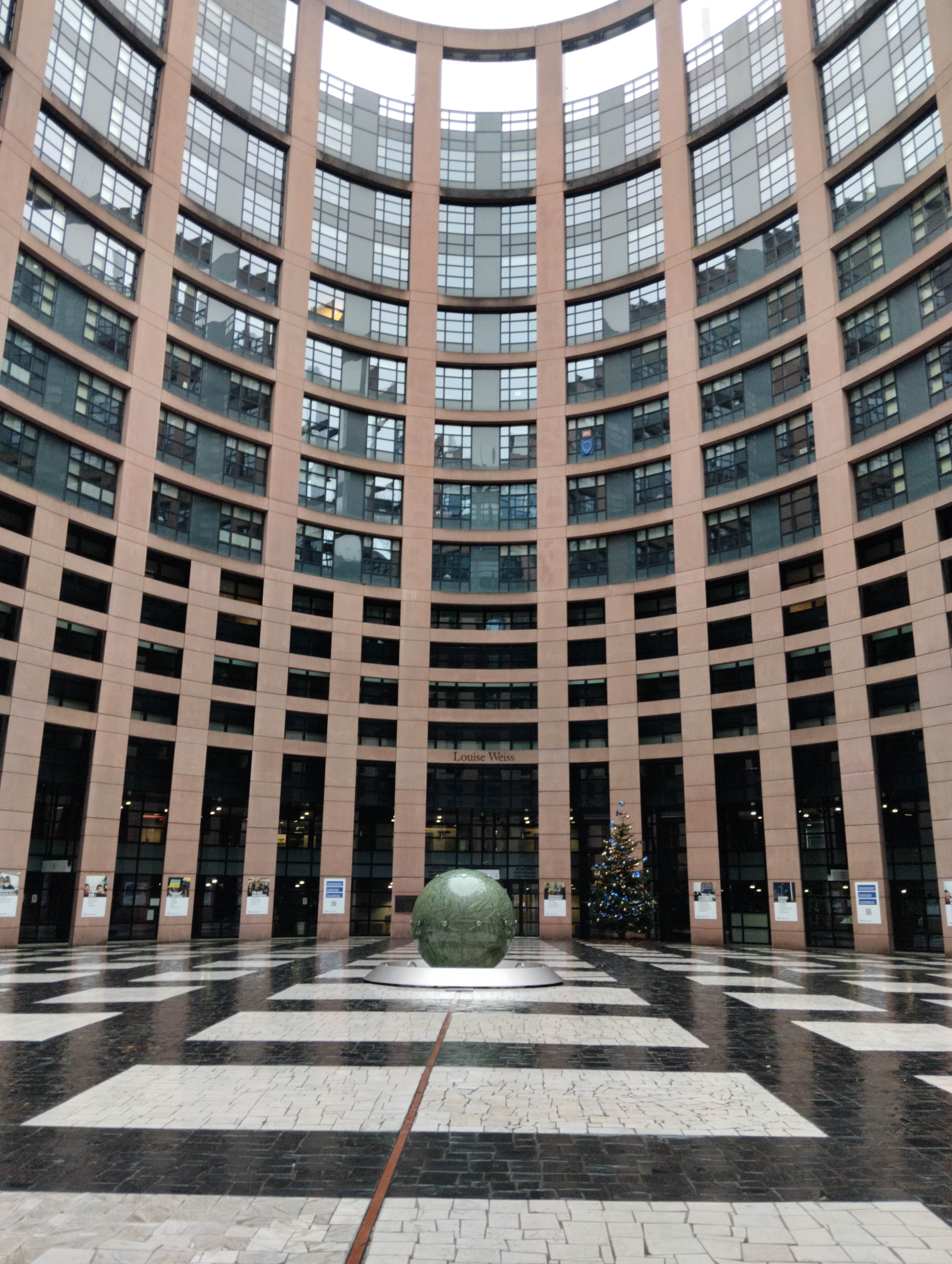 Sortie des 3A et 4E au Parlement Européen avec Mme SCHREIBER et Mr BASLER