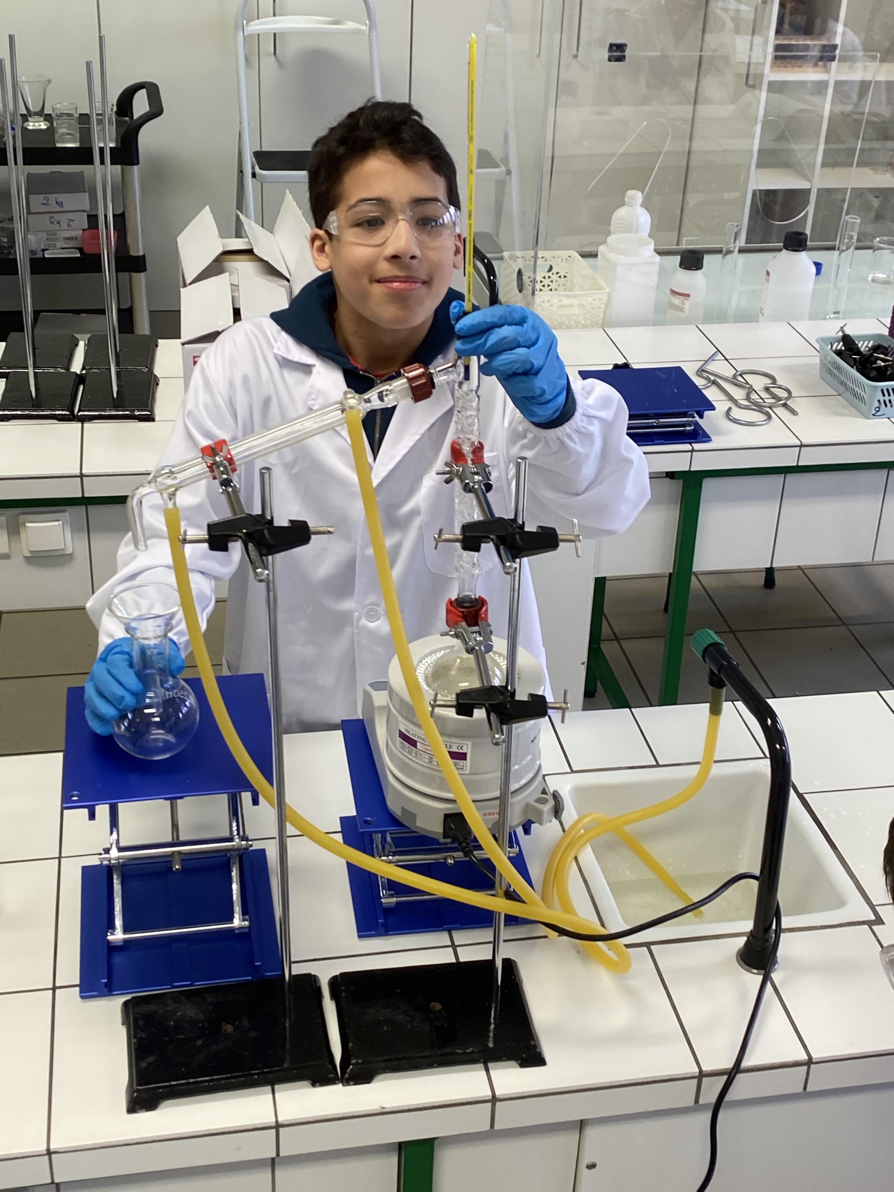 Stage de réussite pour les élèves de 3éme organisé par M.GUEHAMA, professeur de sciences physiques et chimie