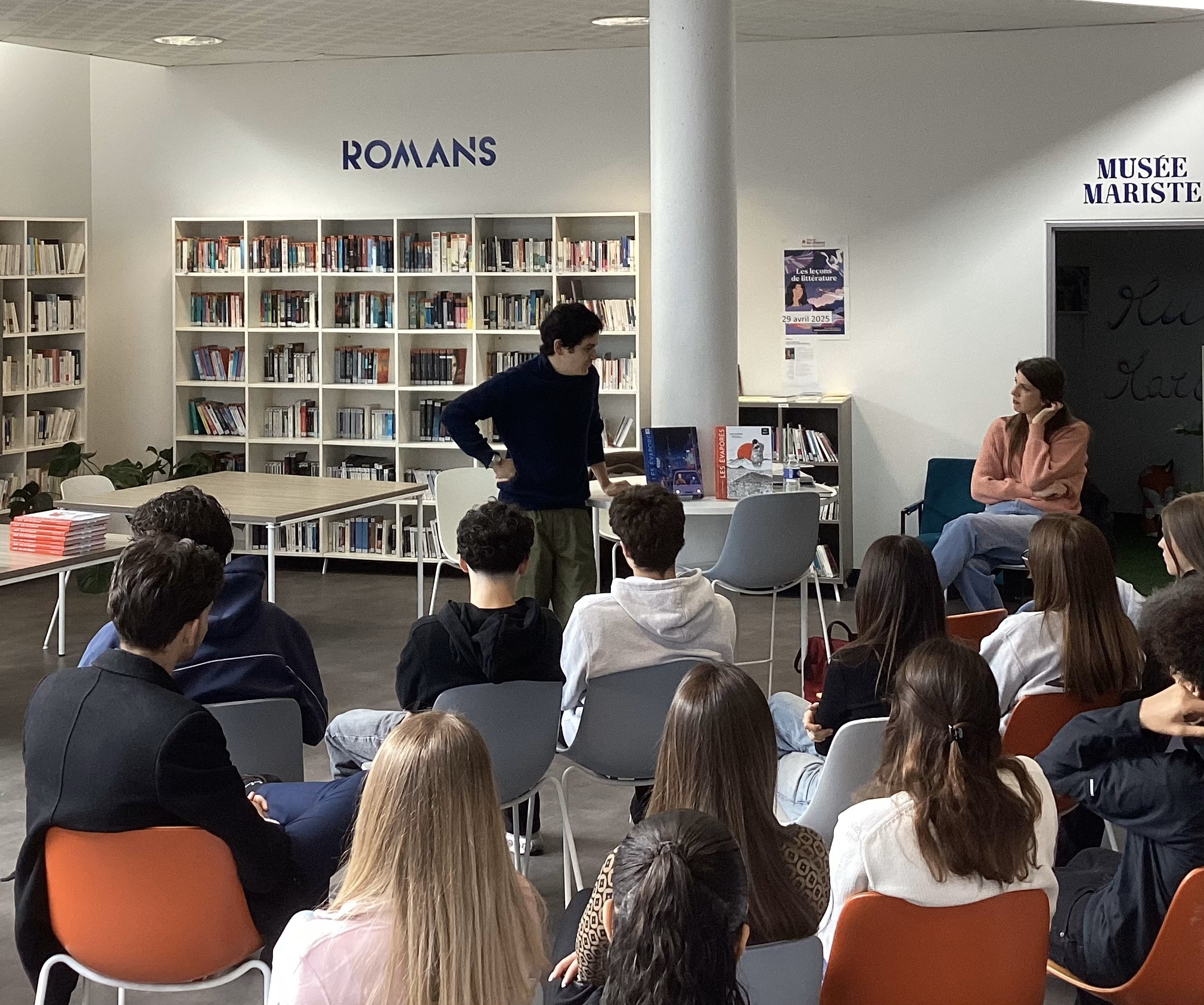 Jeunes en librairie. Les métiers du livre, entre passion et réalité économique