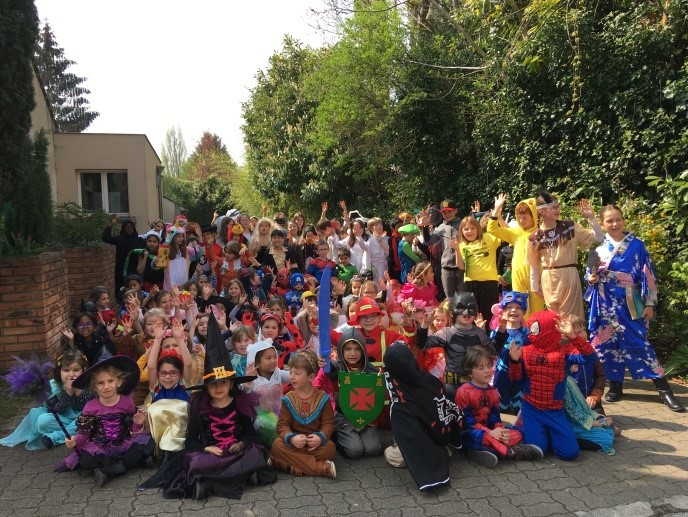 Un carnaval pour une école en lien