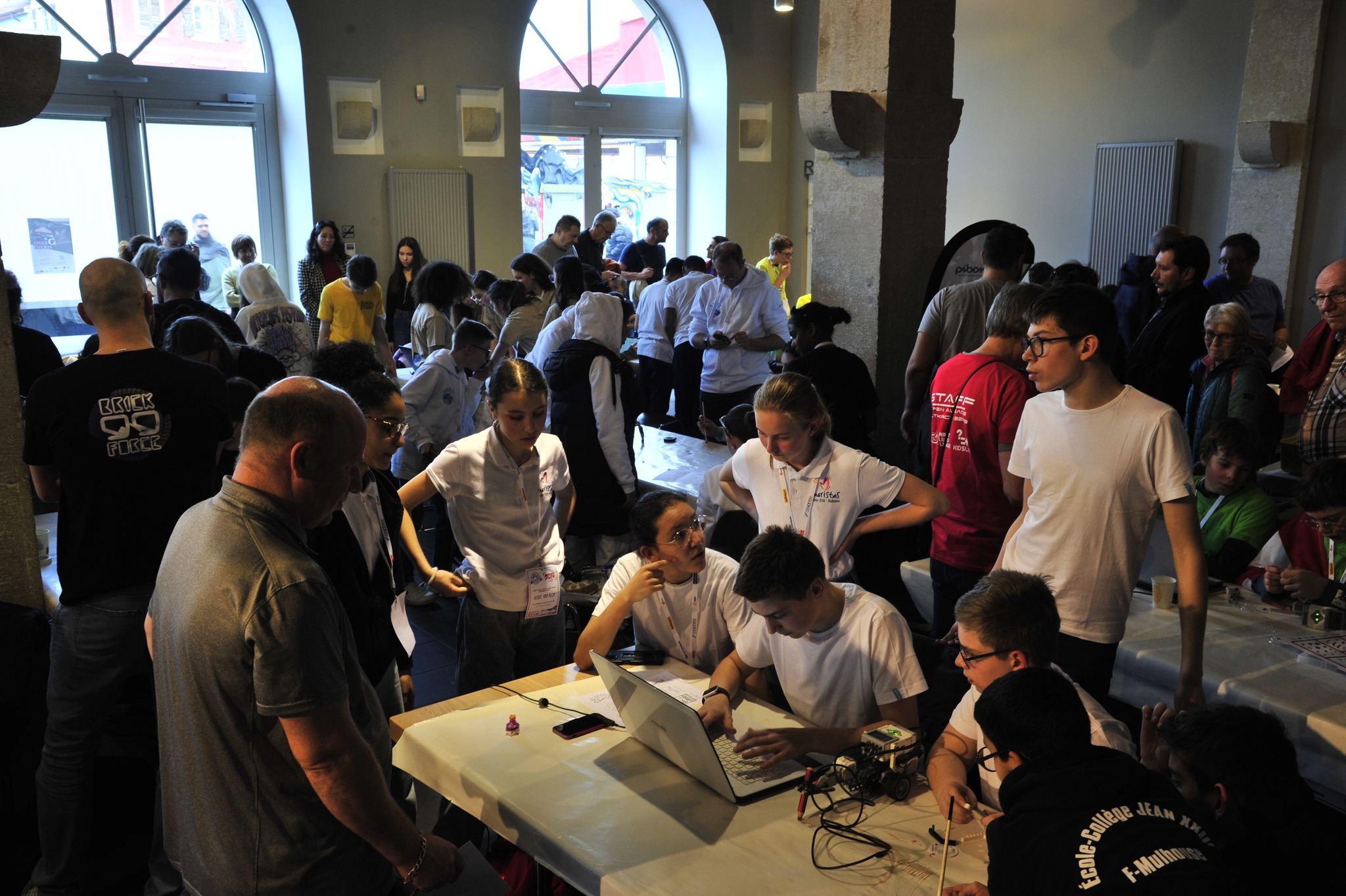 COMPÉTITION ROBOTIQUE - First Lego League Challenge